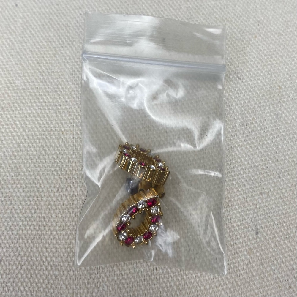 Vintage AVON Golden Wreath Earrings - Picture 4 of 5
